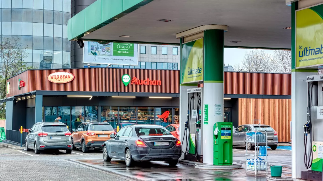 &lt;p&gt;Auchan Easy, nowy format sklepu convenience na stacji paliw BP (Auchan)&lt;/p&gt;