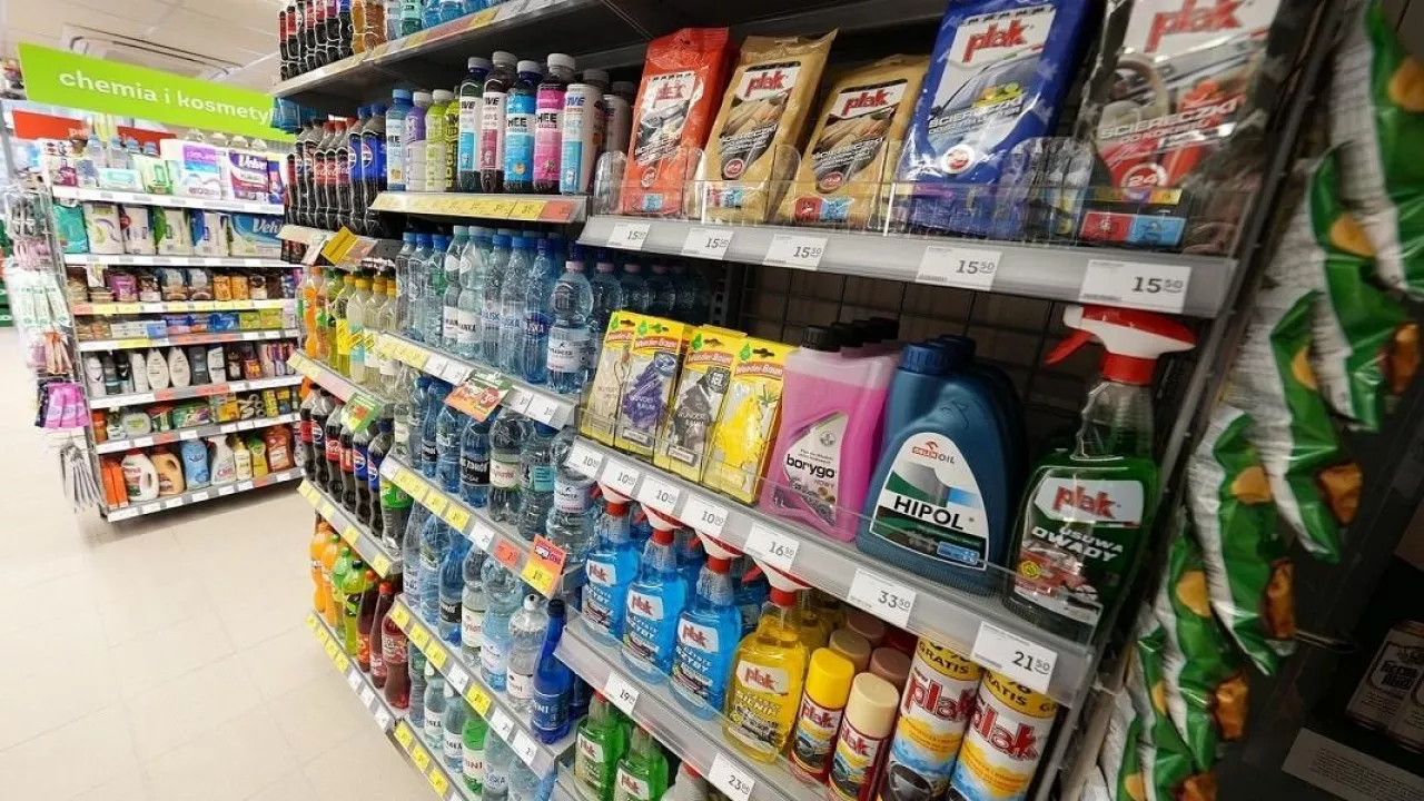 <p>Żabka na stacji Viwa</p>