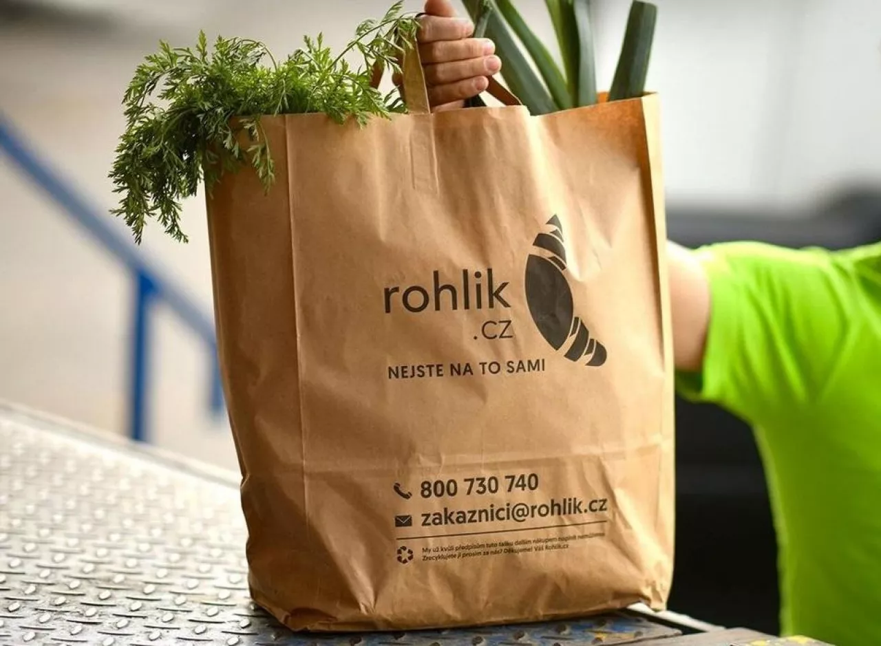 &lt;p&gt;Supermarket internetowy Rohlik zaczyna przynosić zyski. Wyniki firmy pokazują, że na e-grocery da się zarobić (fot. rohlik.cz)&lt;/p&gt;