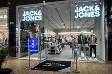 We Wrocław Fashion Outlet ruszył pierwszy stacjonarny salon duńskiej marki Jack &amp; Jones (fot. materiały prasowe)