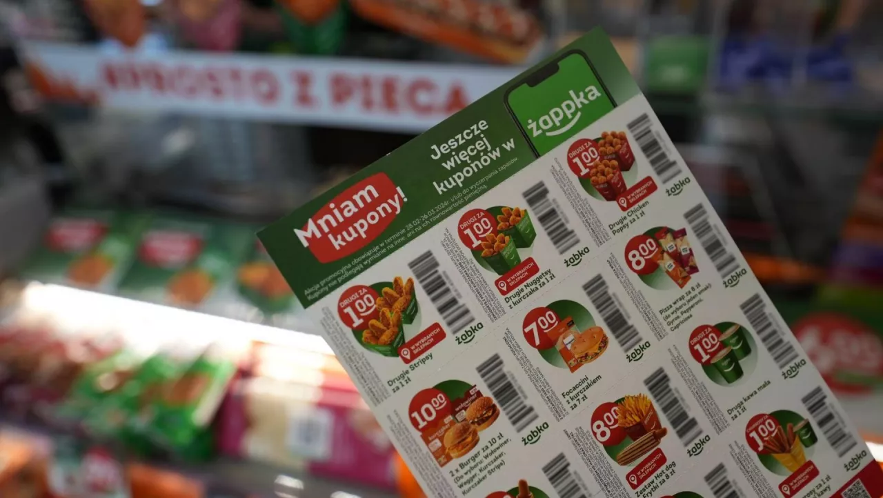 <p>Żabka wprowadziła promocyjne kupony na dania i napoje</p>