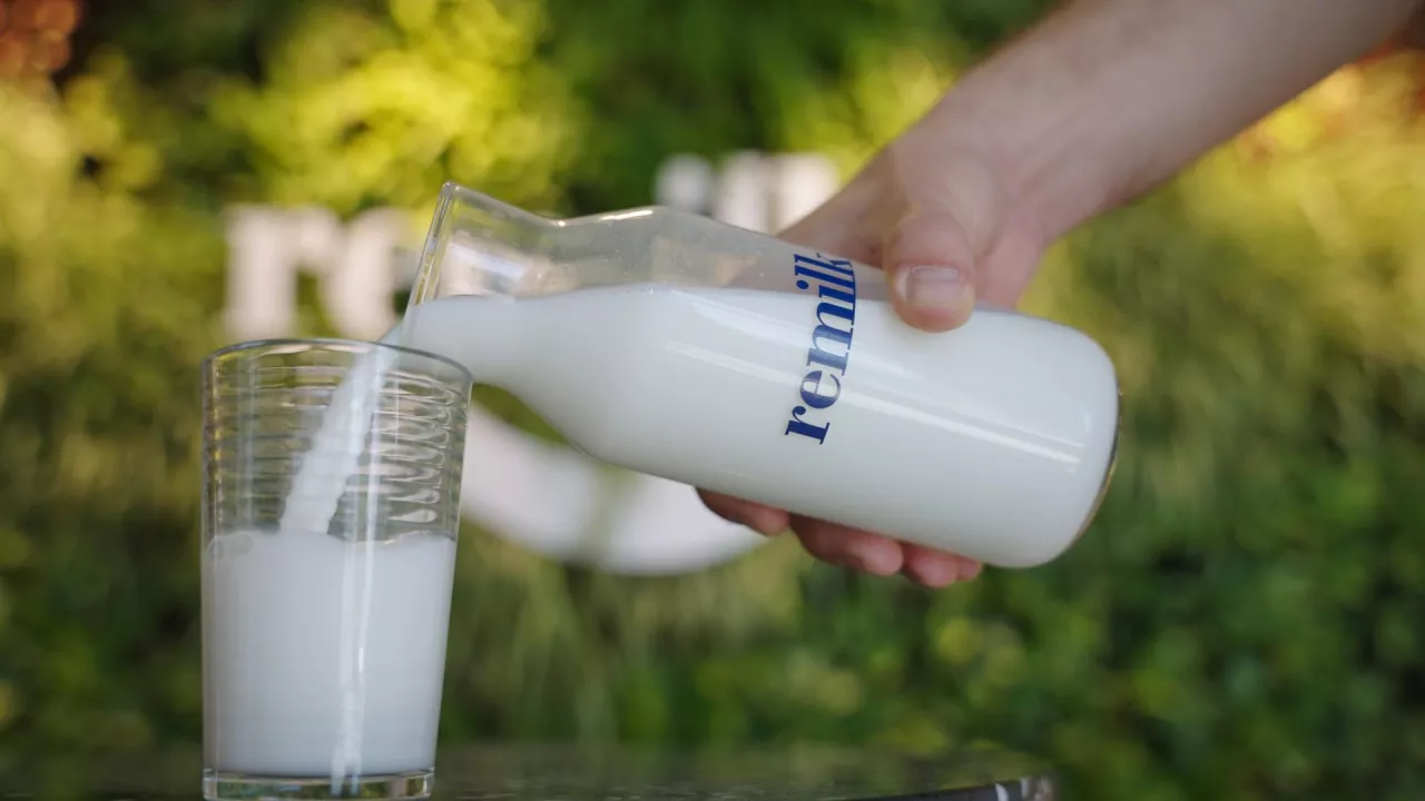 Władze Kanady wydały zgodę na dystrybucję białka ”mleka” otrzymywanego z drożdży produkowanego przez izraelski start-up Remilk do firm mleczarskich i spożywczych (fot. Remilk)