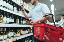 Prawie połowa Polaków chce wprowadzenia minimalnej ceny na alkohol (fot. Shutterstock)