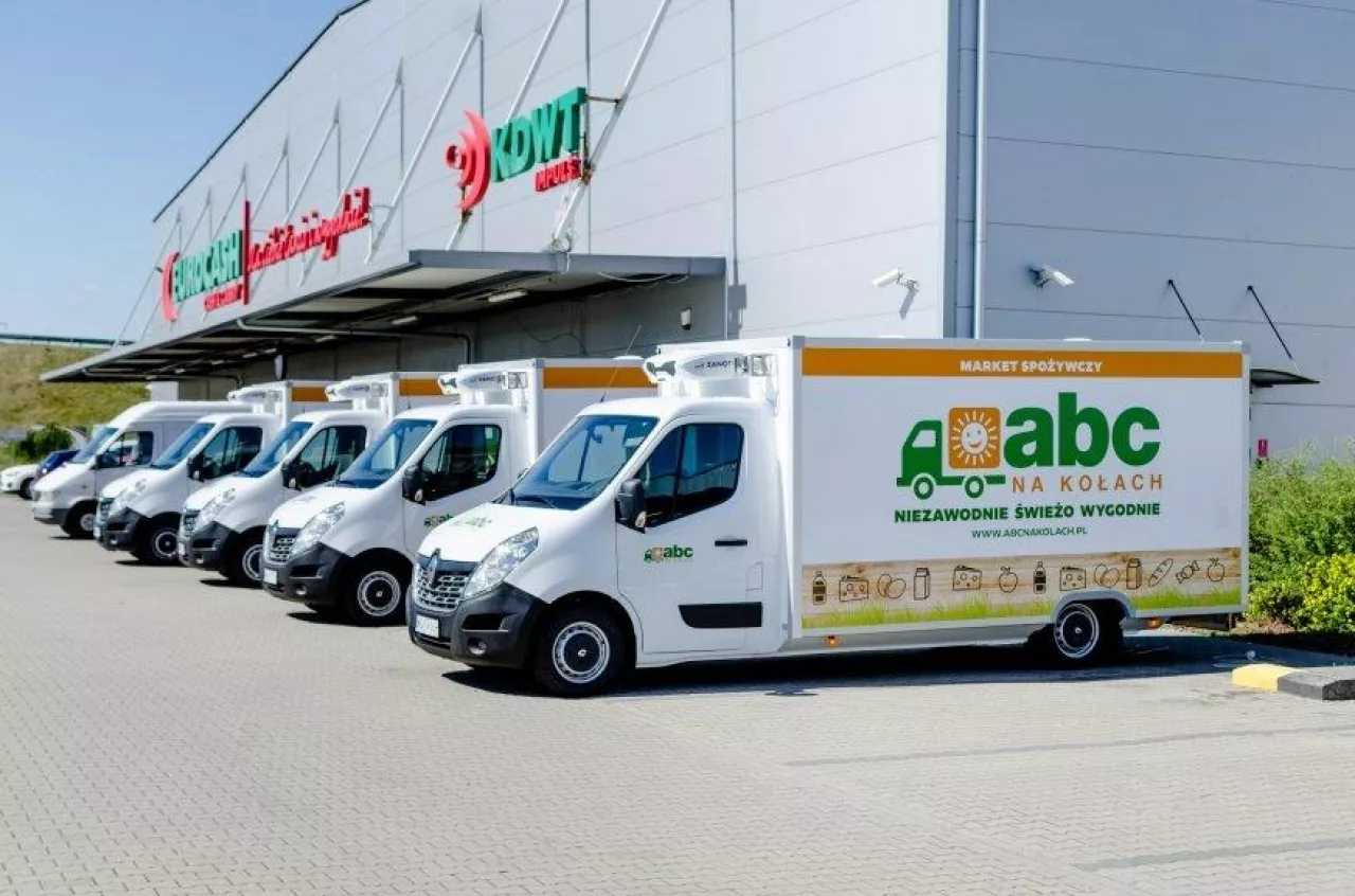 <p>Liczba mobilnych sklepów spadła i wynosi obecnie 65.</p>