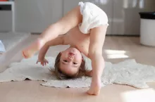 Producent pieluszek wycofuje się z produktów dla niemowląt (fot. Shutterstock)
