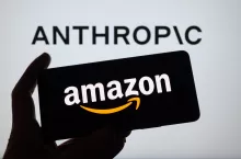 Amazon nie odpuszcza w wyścigu o bycie liderem rozwiązań spod znaku generatywnej sztucznej inteligencji (fot. JRdes/Shutterstock)