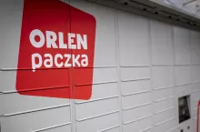  Automat ”ORLEN PACZKA” na stacji Orlenu w Warszawie przy ulicy Solidarności. fot. Miłosz Poloch/ORLEN