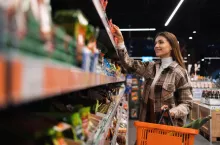 W marcu ceny w sklepach były tylko o 2,1 proc. wyższe niż w analogicznym miesiącu rok wcześniej (fot. Shutterstock)