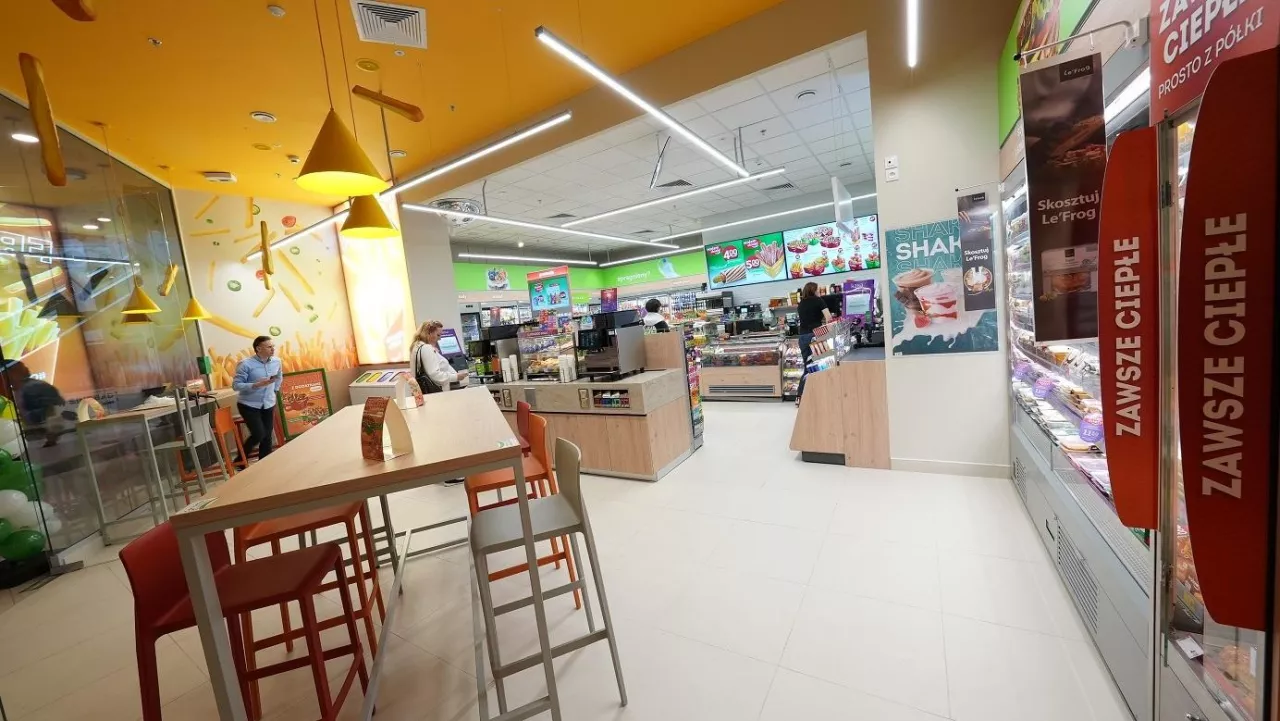 <p>Żabka w centrum handlowym Avenida w Poznaniu (fot. mat. prasowe)</p>