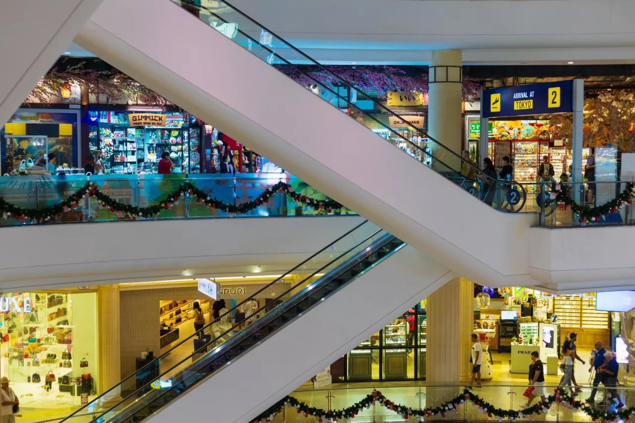 Centrum handlowe/zdjęcie ilustracyjne (fot. Al.geba/Shutterstock)