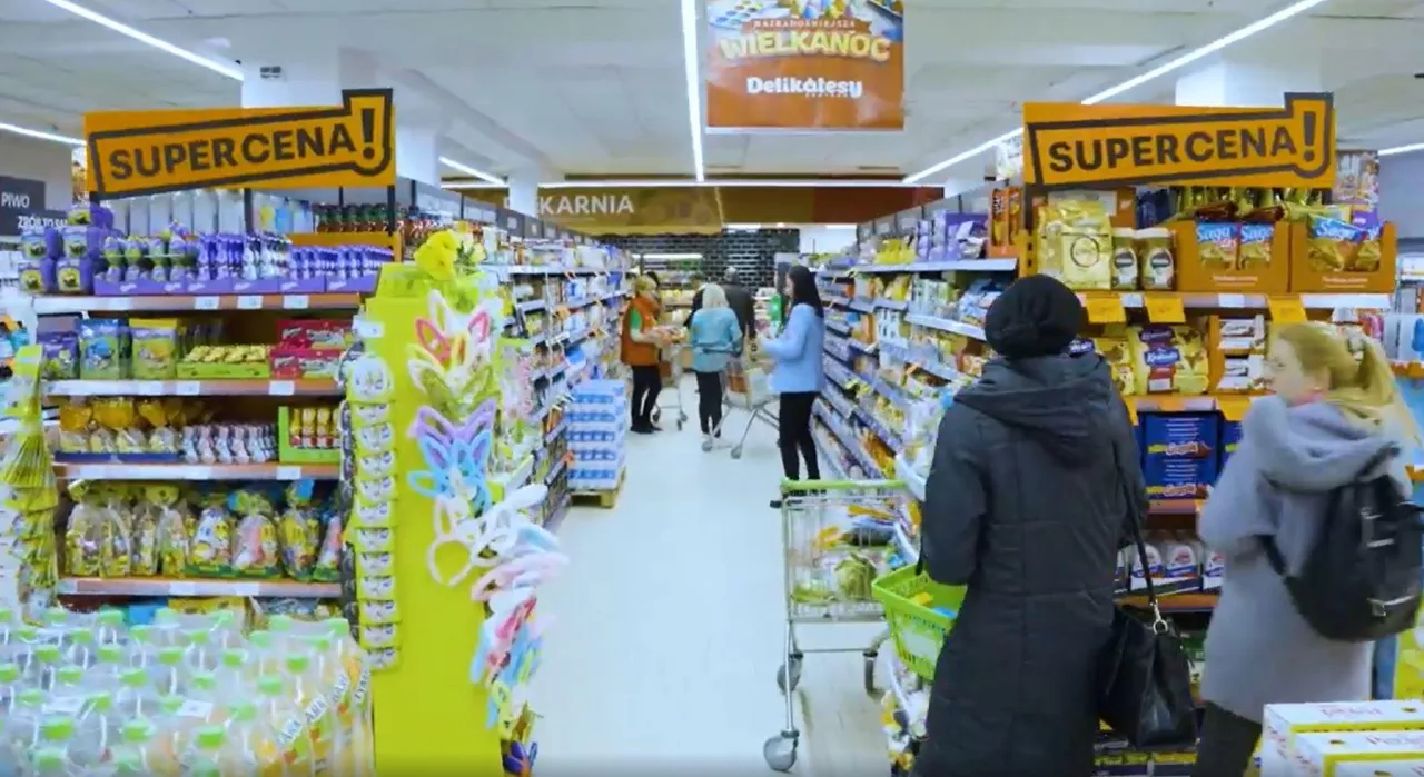 <p>Sklep Delikatesy Centrum w nowym koncepcie wdrażanym w 2024 roku (linkedin.com)</p>
