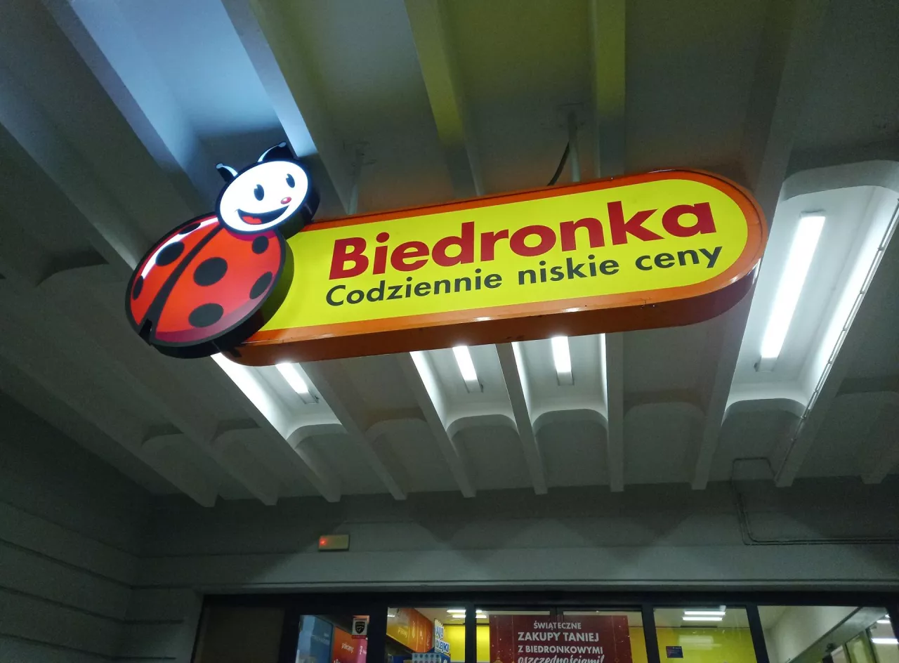 Logo sieci Biedronka (fot. Magda Wygralak/Shutterstock)