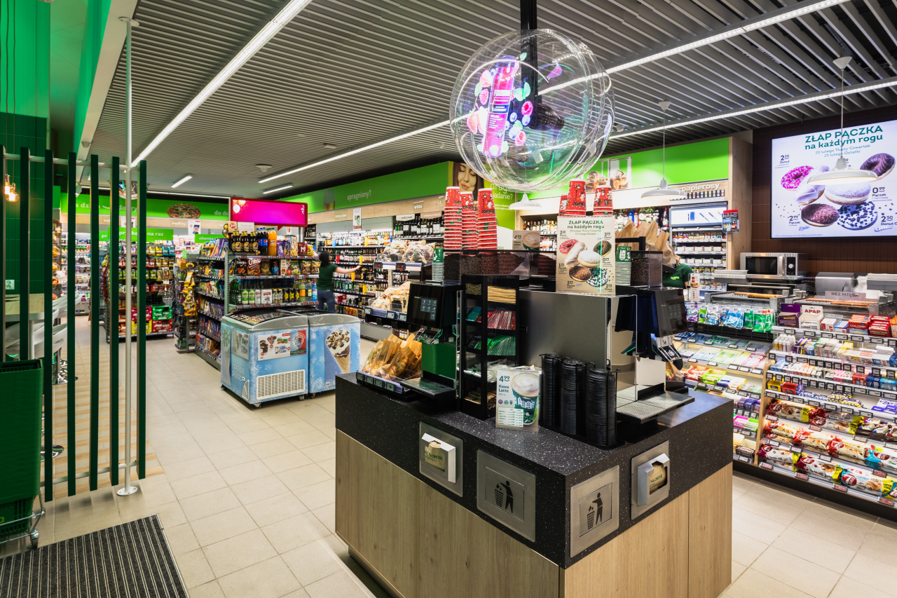 <p>Sklep sieci Żabka (fot. mat. prasowe)</p>