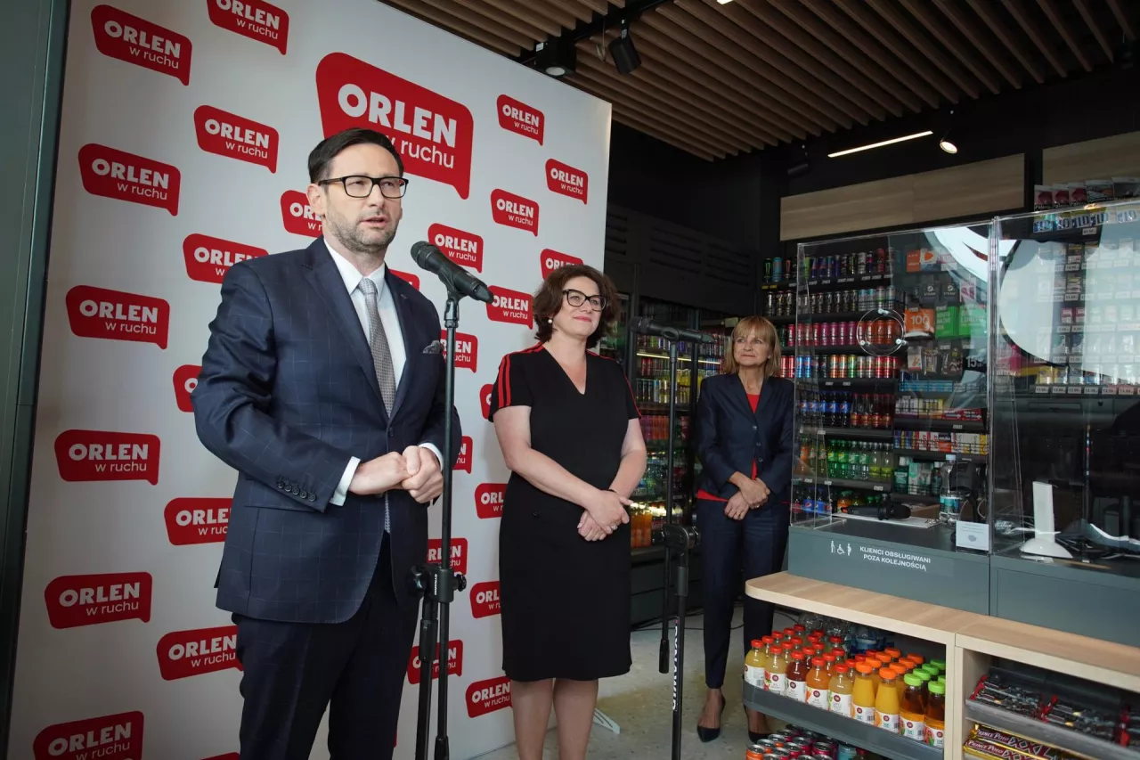 Daniel Obajtek prezentujący sklep Orlen w Ruchu (fot. mat. prasowe)