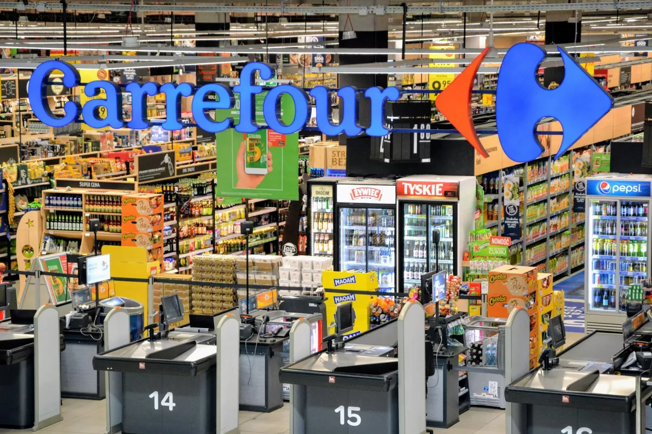 Na zdj. hipermarket sieci Carrefour (fot. PaulSat/Shutterstock)