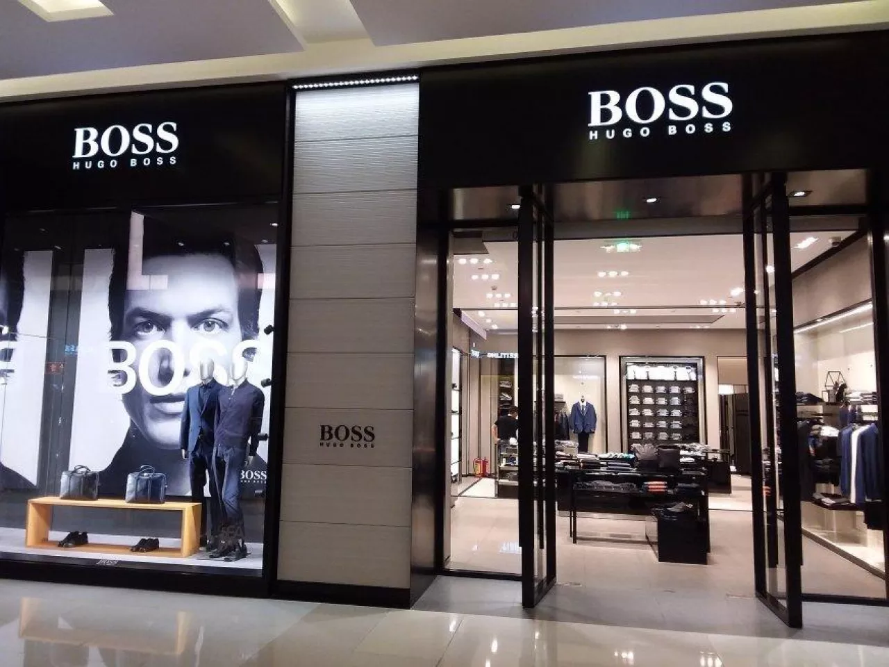 <p>Salon Hugo Boss (mat. prasowe)</p>
