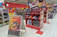 Stoisko z zabawkami w sieci Carrefour (fot. Carrefour)