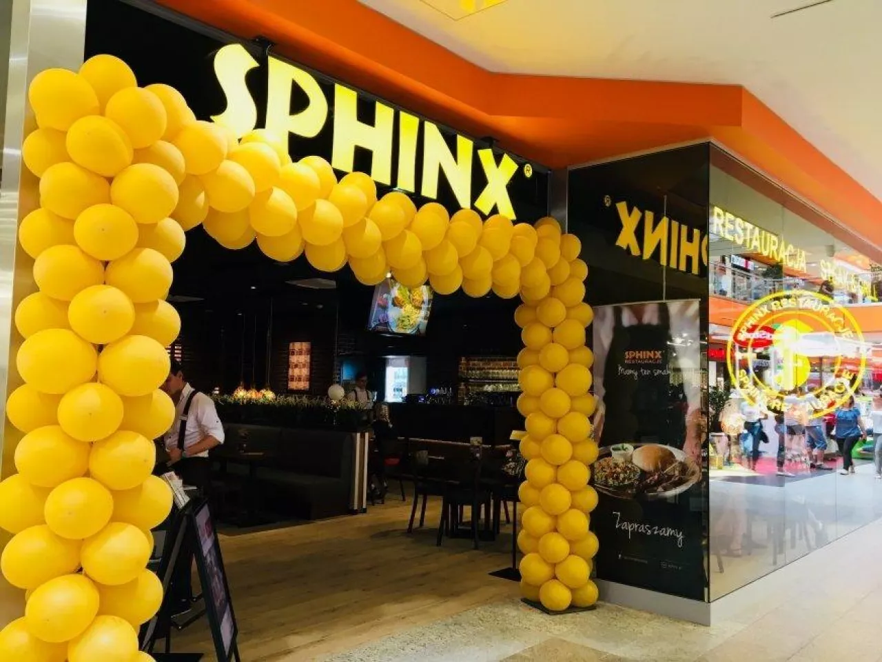 <p>Firma planuje też nowe otwarcia lokali.</p>