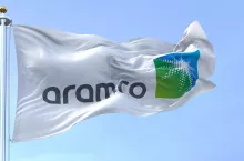 Na niektórych polskich stacjach paliw będzie można zobaczyć logo Aramco (Shutterstock)