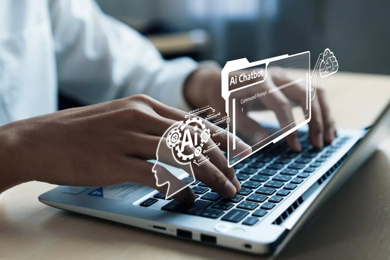 Mastercard wykorzystuje najnowszą technologię AI do walki z cyberoszustwami (fot. Shutterstock)