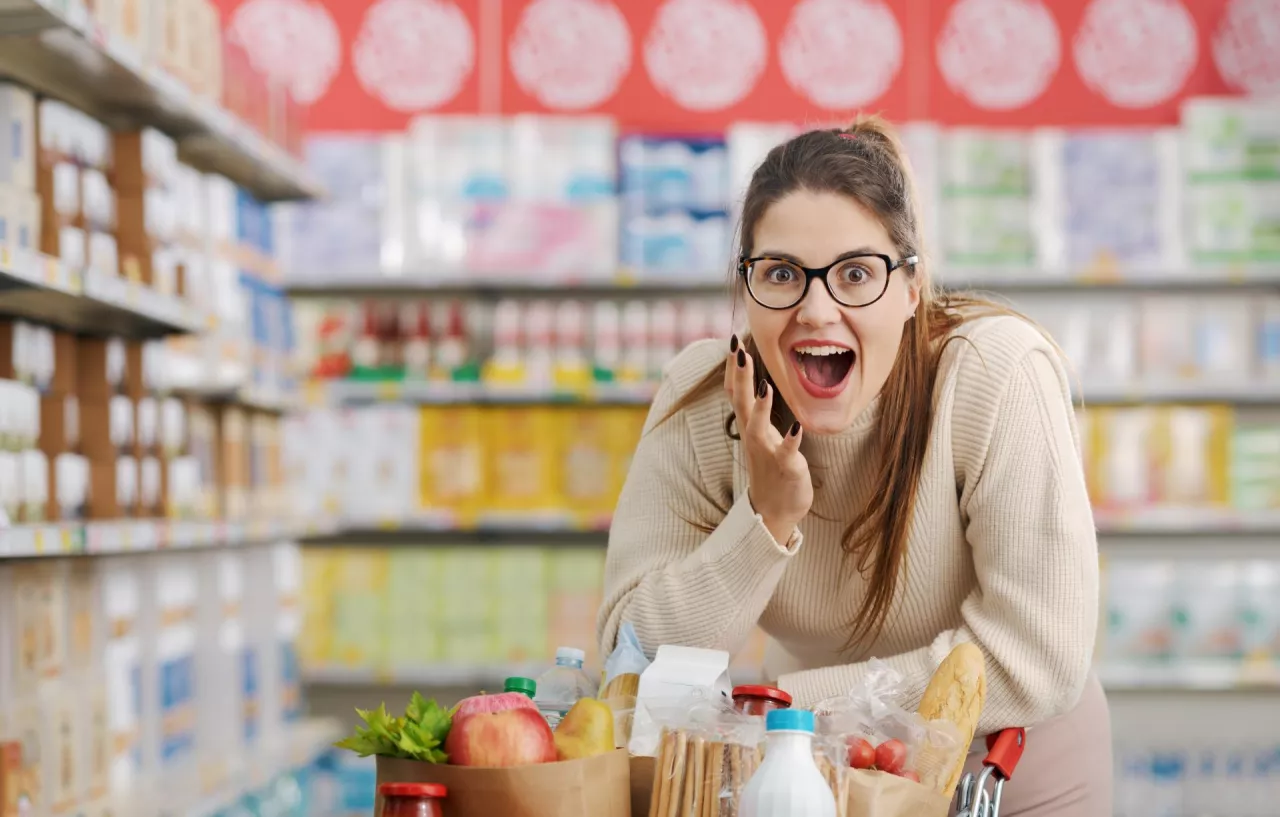 Liczba kategorii produktów spożywczych, których ceny spadają, maleje z miesiąca na miesiąc (fot. Shutterstock)