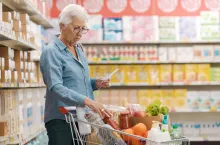 Autorzy badania zapytali konsumentów, co dalej z cenami w sklepach (fot. Shutterstock)