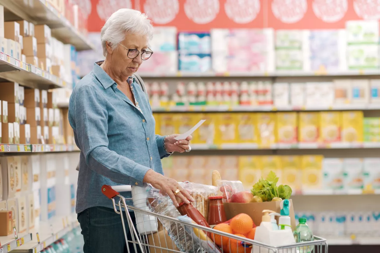 Autorzy badania zapytali konsumentów, co dalej z cenami w sklepach (fot. Shutterstock)