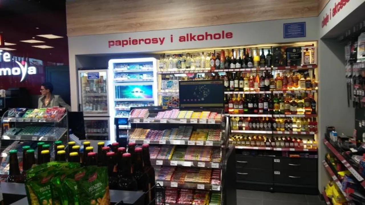 Alkohol na stacji paliw Moya (wiadomoscihandlowe.pl)