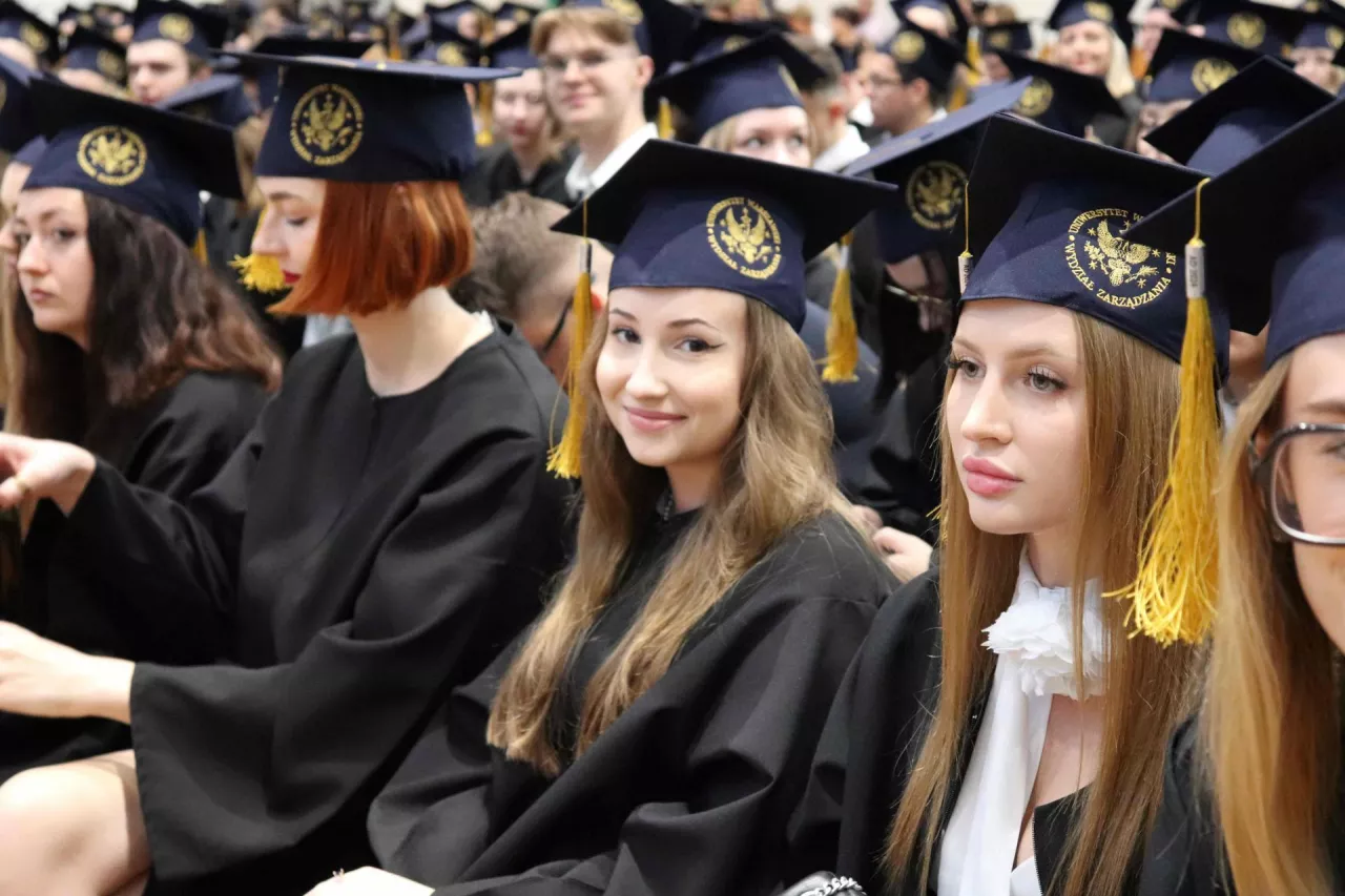 Wyróżnienia, sukcesy i nowe początki – wielka ceremonia graduacji studentów Wydziału Zarządzania Uniwersytetu Warszawskiego