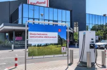 Stacja ładowania samochodów elektrycznych, należąca do sieci Kaufland (fot. mat. prasowe)