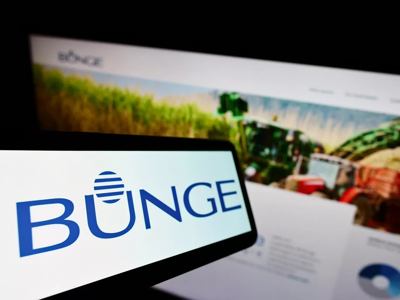 Komisja Europejska zglasza zastrzeżenia do fuzji koncernu Bunge (producenta oleju marki Kujawski) z firmą Viterra (fot. Shutterstock)