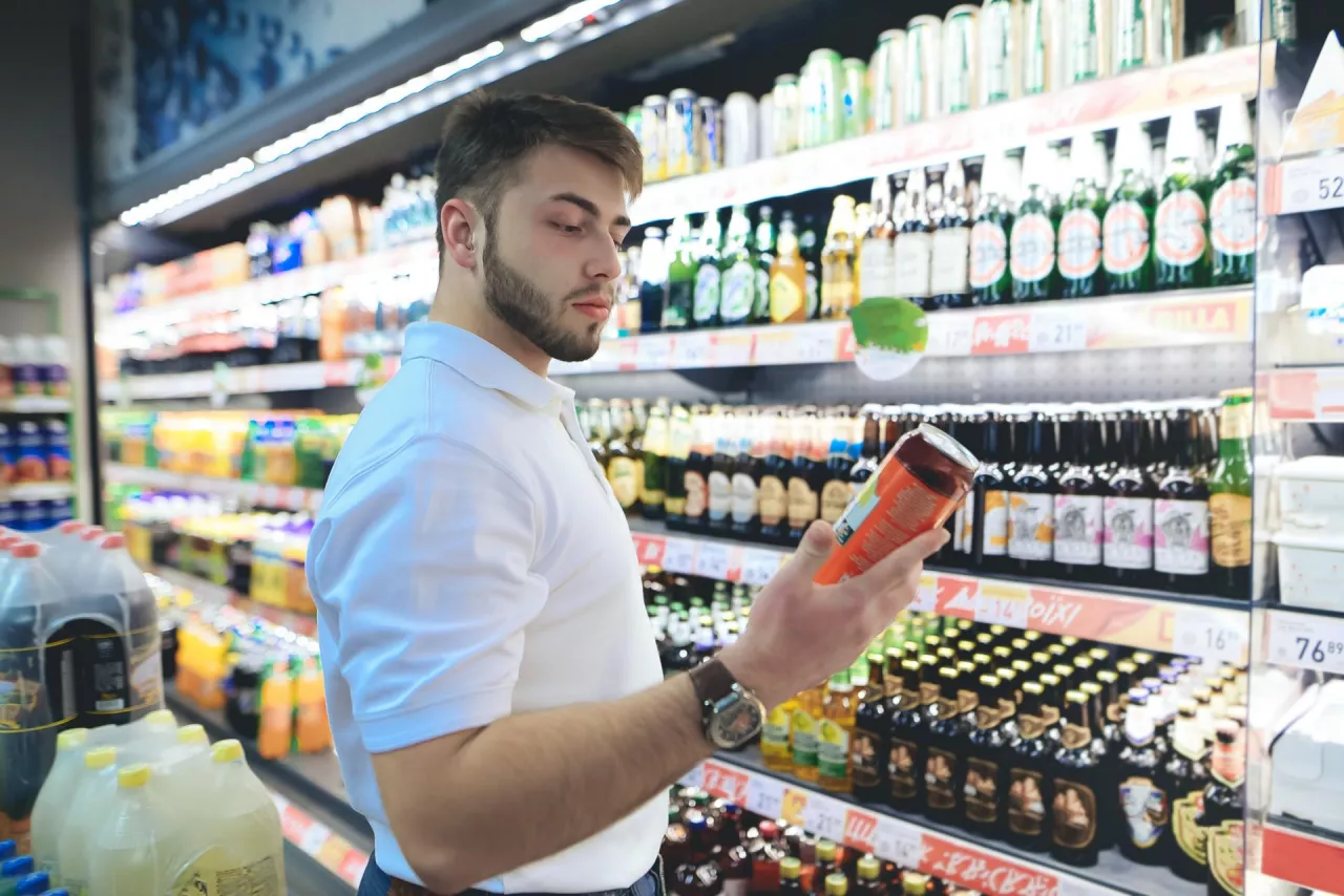 W Małym Formacie alkohole i zimne napoje napędzają sprzedaż (fot. Shutterstock)