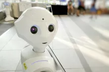 Do 2028 r. ma powstać nawet 15 miliardów inteligentnych robotów-klientów, czyli custobotów (fot. Possessed Photography/Unsplash)