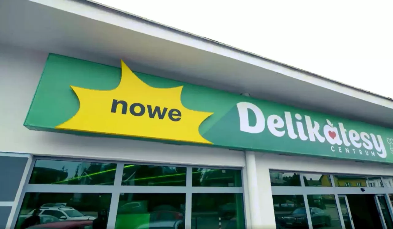 <p>Sklep Delikatesy Centrum w nowym koncepcie wdrażanym w 2024 roku (linkedin.com)</p>