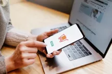 Rola m-commerce coraz bardziej rośnie (fot. Shutterstock)