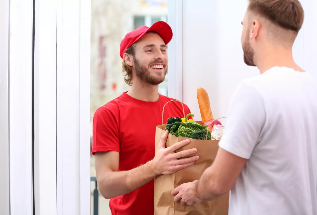 Według badani e-Izby w 2024 najczęściej kupowaną kategorią w internecie jest żywność (fot. Shutterstock)