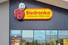 Biedronka znów rozdaje vouchery za puste butelki (fot. Magda Wygralak/Shutterstock)