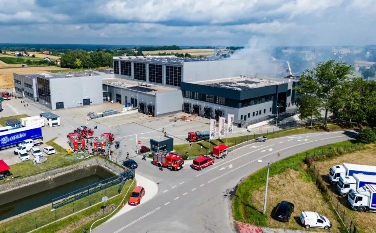 Pożar hali produkcyjnej Aksam w Malcu (Źródło: Aksam)