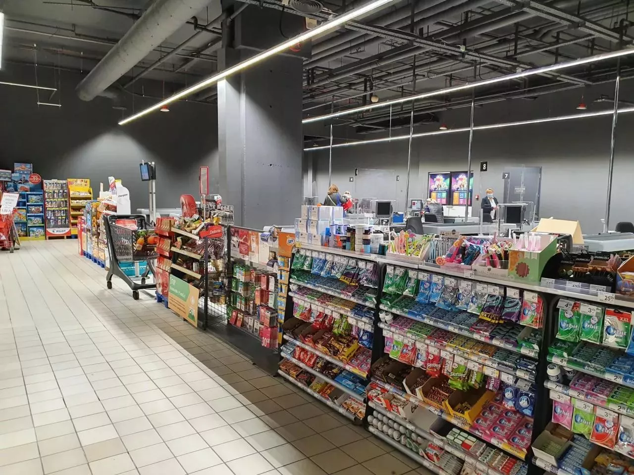 Na zdj. hipermarket sieci Carrefour po modernizacji (fot. wiadomoscihandlowe.pl)