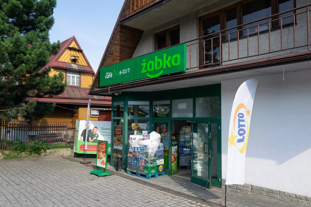 <p>Na zdj. sklep sieci Żabka w Zakopanem</p>