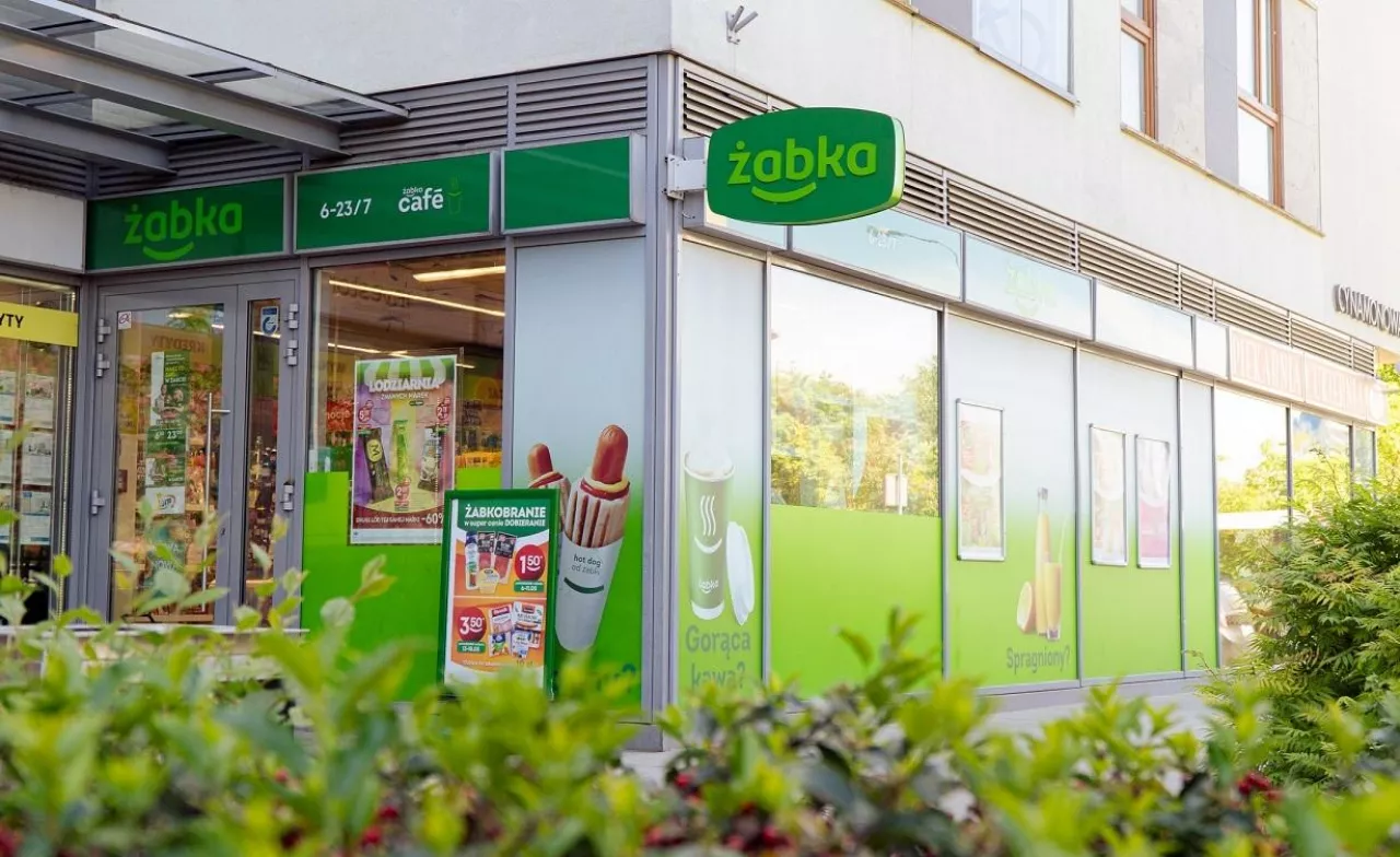<p>Sklepy sieci Żabka prowadzi już blisko 500 franczyzobiorców z Ukrainy (fot. materiały prasowe)</p>