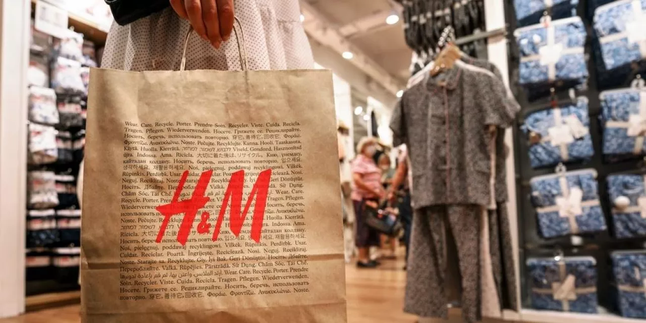 Szwedzka rupa H&amp;M otwiera w Polsce pierwszy salon marki H&amp;M poszerzony o ofertę Home (fot. Shutterstock)