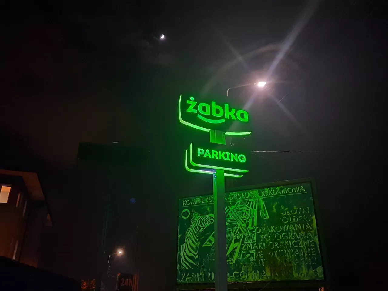 <p>Sklep sieci Żabka</p>