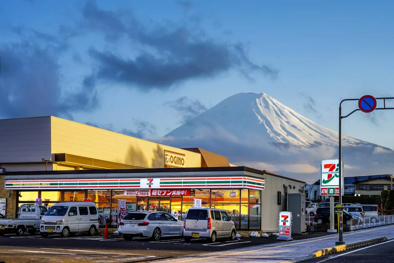 KAWAGUCHIKO, JAPAN 13 march 2018Fuji mountain over 7-Eleven convenience store in Japan is held by the Seven &amp; I Holdings Co. Translation”Thanks to 320,000 Memorial” ”only”Â by wiratsun