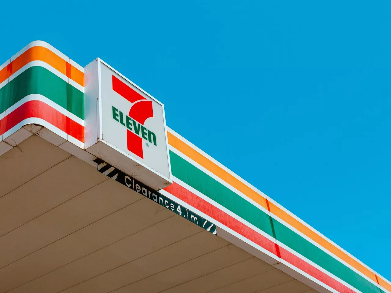 Fuzja 7-Eleven i Circle K? Amerykański regulator ma wątpliwości (fot. Josh Chiodo/Unsplash)