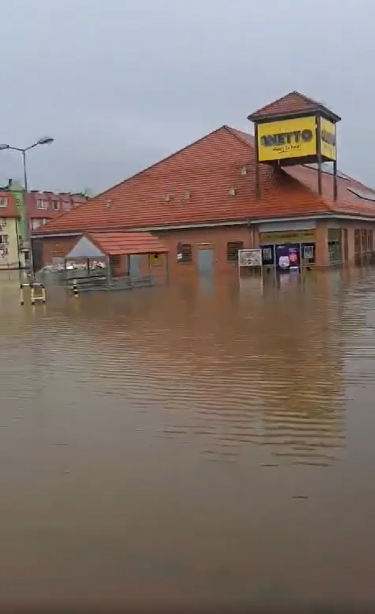 Woda zalała południe Polski (źródło: Salling Group, Muszkieterowie)