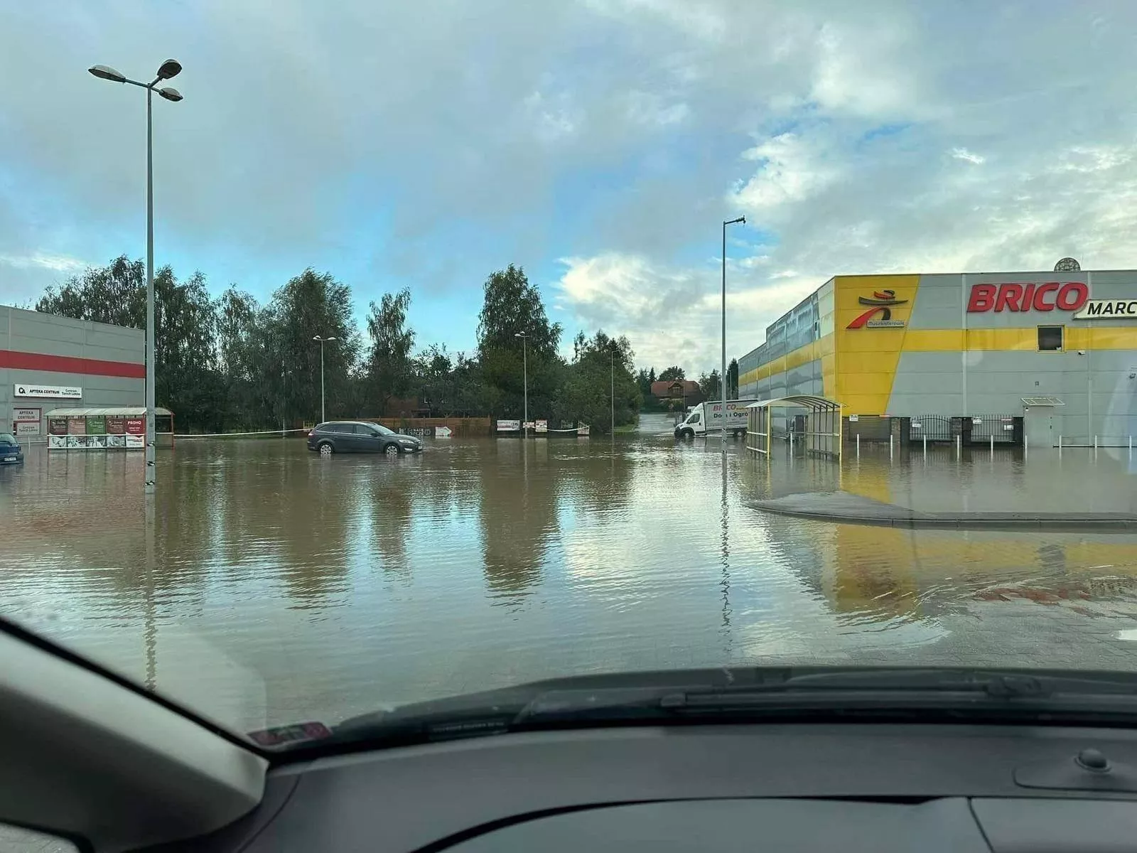 Banki zapowiadają sektorową pomoc dla przedsiębiorców z terenów powodziowych