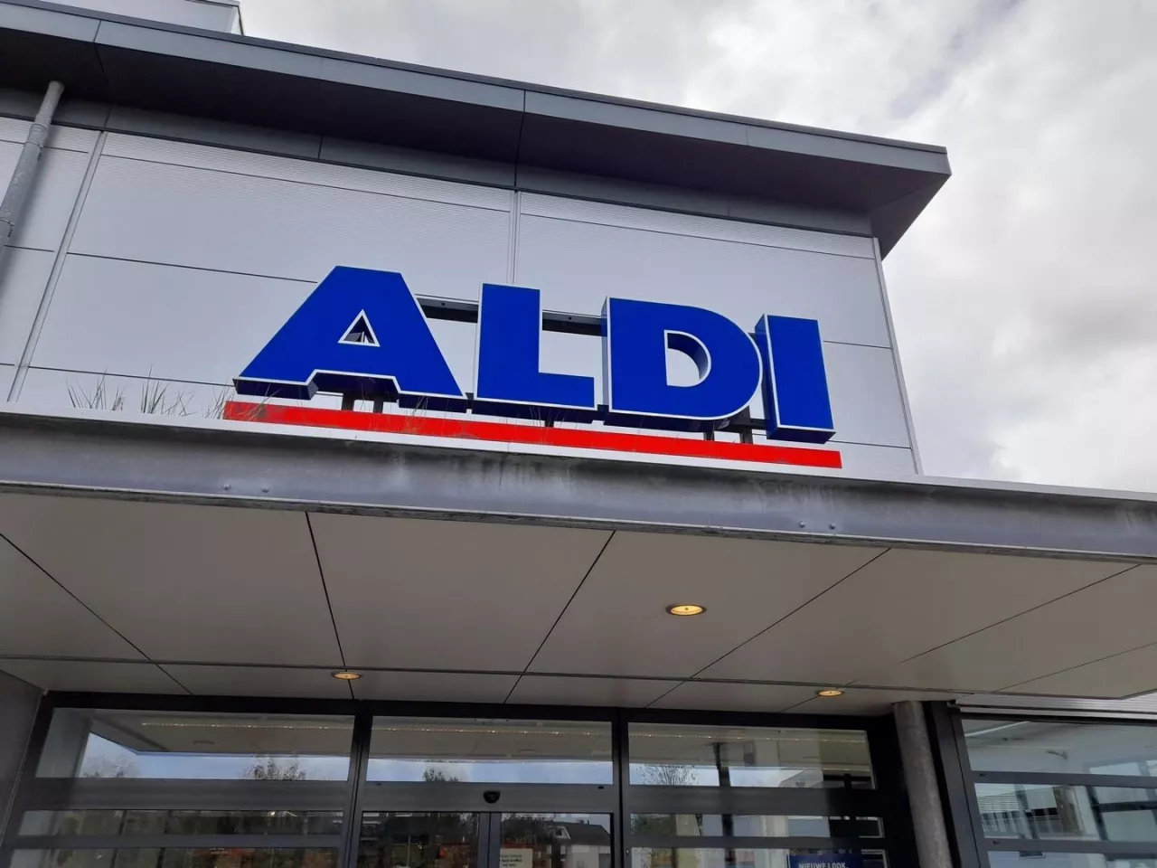 Sklep sieci Aldi (fot. Bartek Kaszuba)