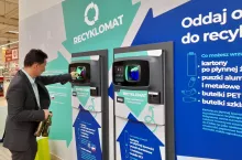 Recyklomat w sklepie Auchan w Łodzi (fot. wiadomoscihandlowe.pl/KK)