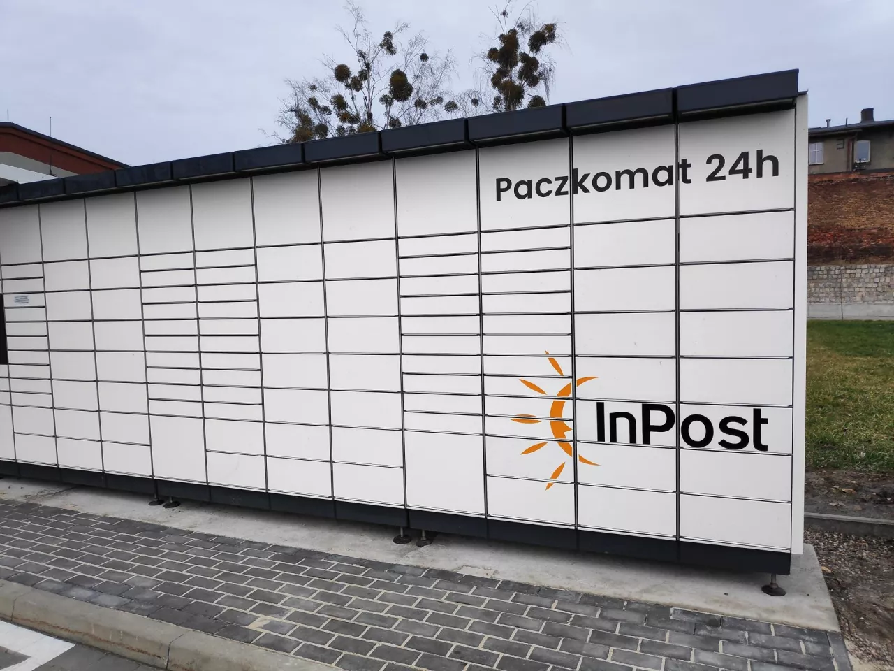 Paczkomat InPost (Shutterstock)